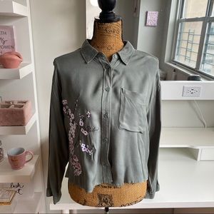 💖H&M Green Top w/ Floral Embroidery Size 10 NWT